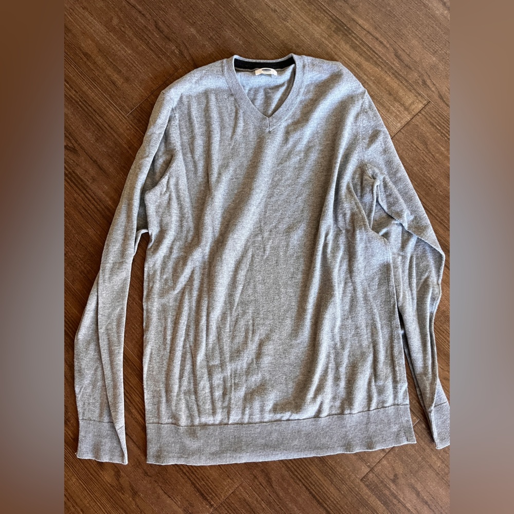 Old Navy V Neck Sweater - Men’s Large Tall.